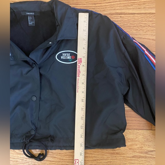 Forever 21 cropped jacket Women’s Large Black Striped Sleeves Buttons NWOT - Picture 9 of 9